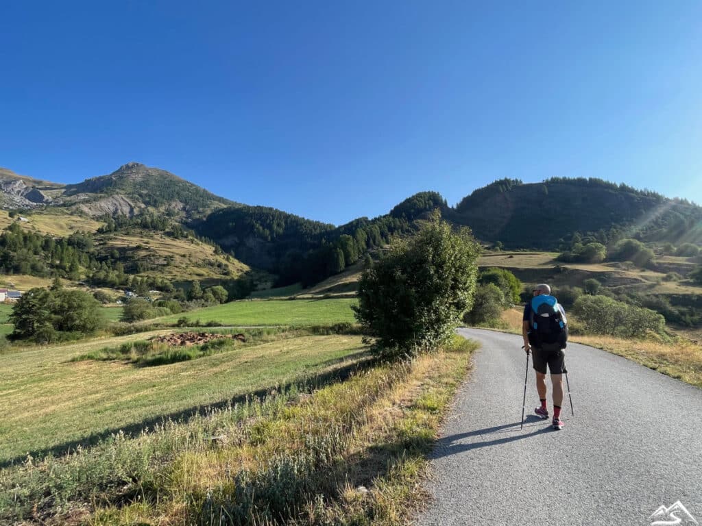Route au départ du hameau des Richards